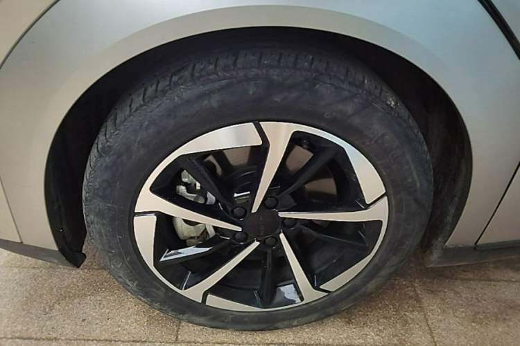 Used AION Y 2024 Plus 610 Intelligent Driving Version Left Front Wheel Hub