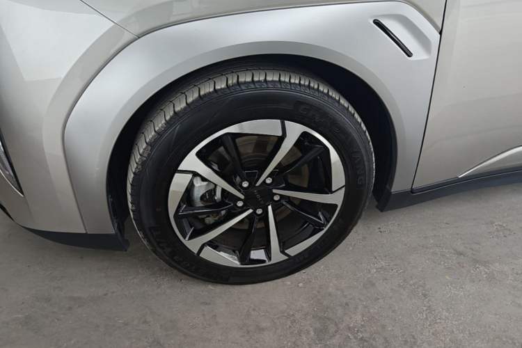 Used AION Y 2024 Plus 610 Intelligent Driving Version Left Front Wheel Hub