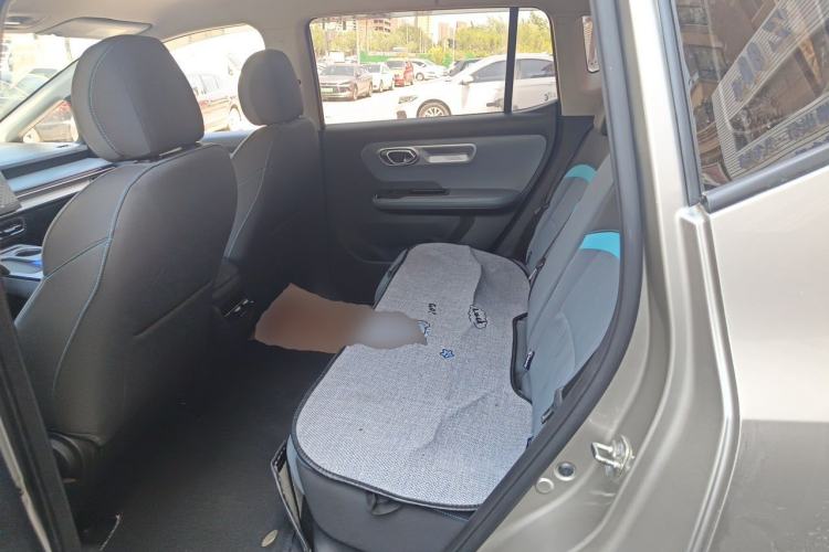 Used AION Y 2024 Younger Left Rear Seat
