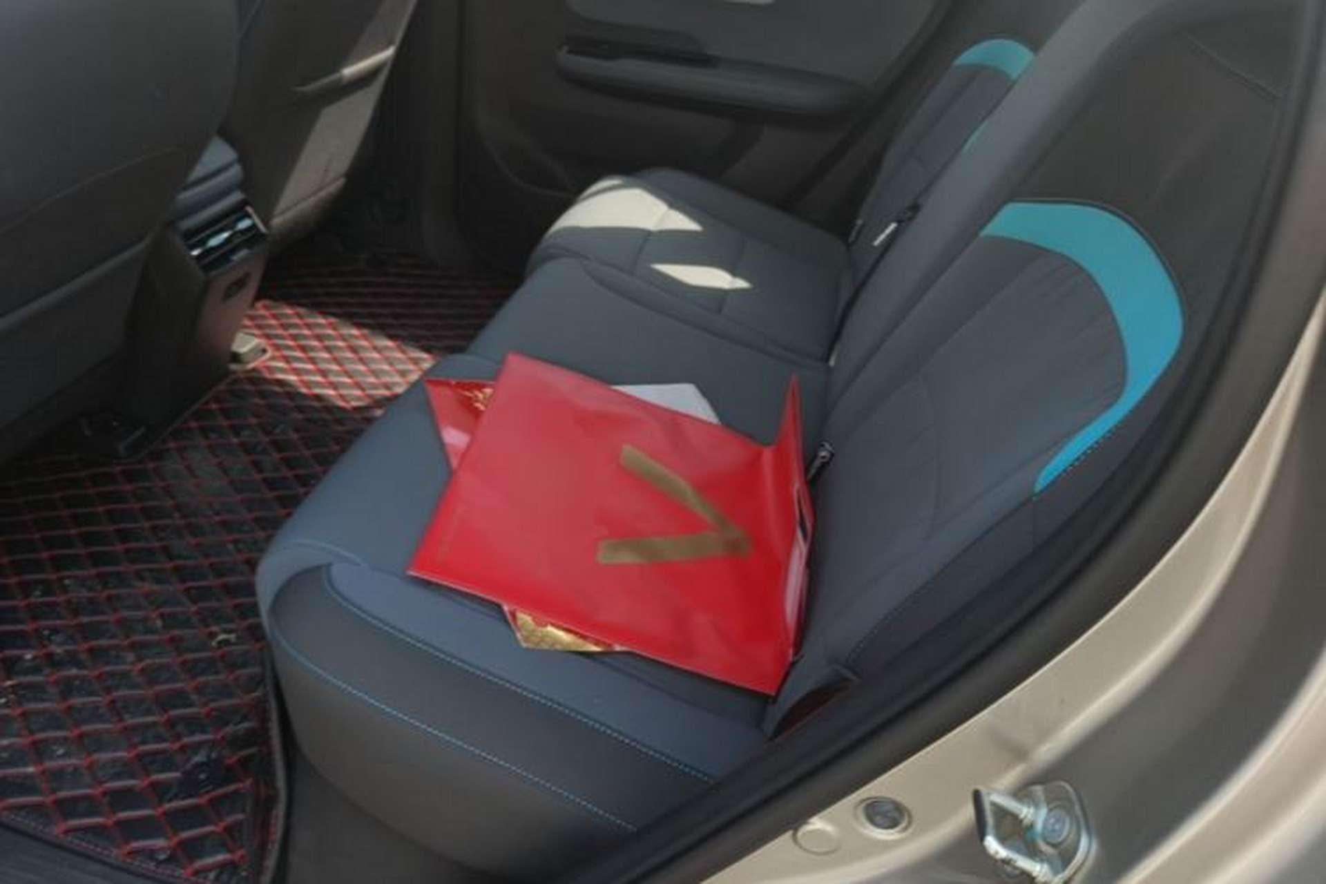 Used AION Y 2024 Younger Left Rear Seat
