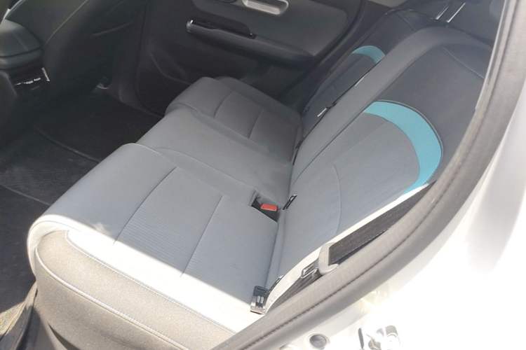 Used AION Y 2024 Younger Left Rear Seat