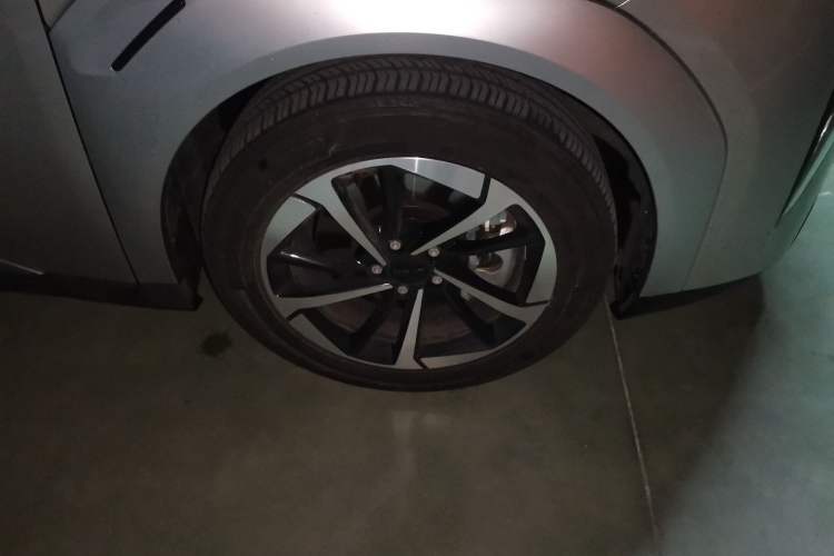 Used AION Y 2024 Plus 610 Intelligent Driving Version Right Front Wheel Hub