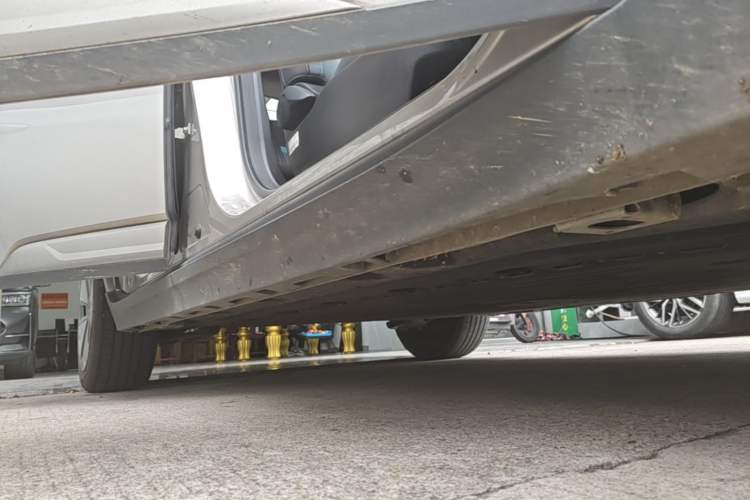Used AION Y 2024 Younger Right Side Sill