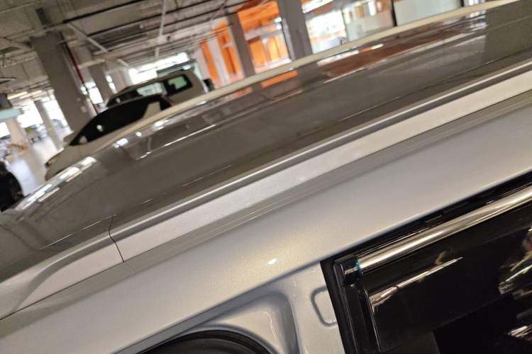 Used AION Y 2024 Younger Roof
