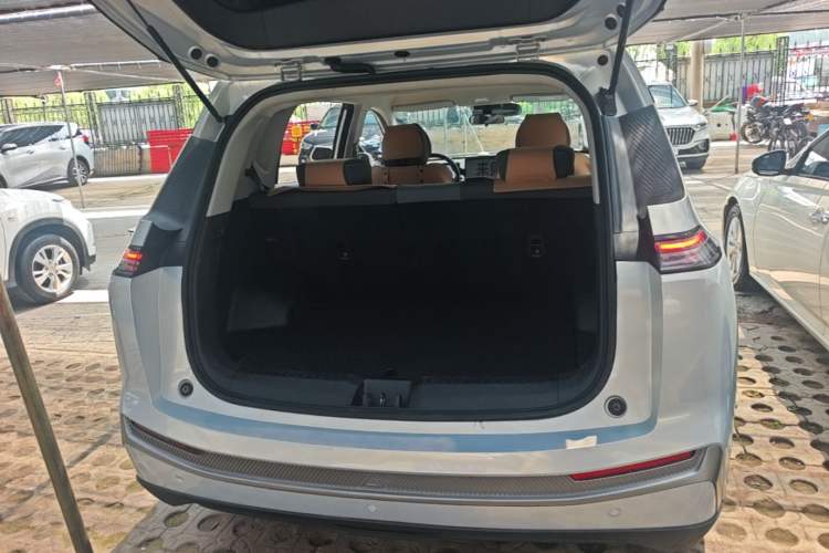 Used AION Y 2024 Younger Trunk