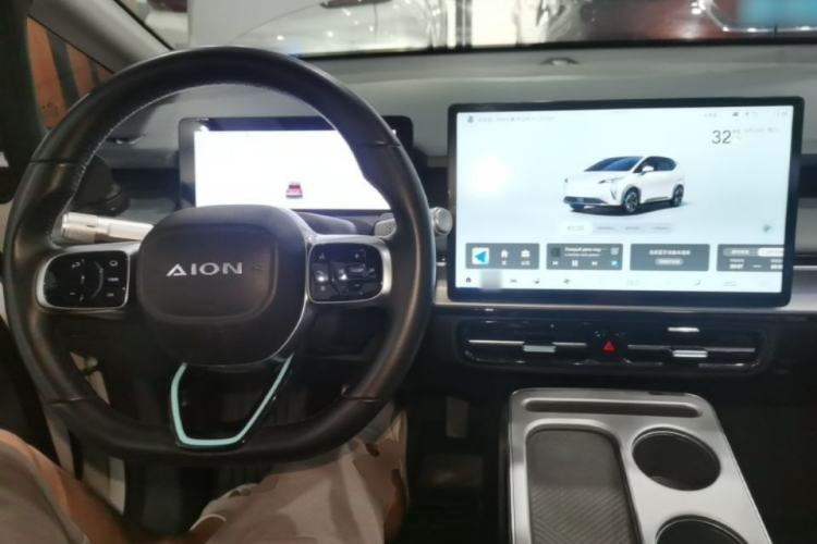 Used AION Y 2024 Younger Star Edition Center Console