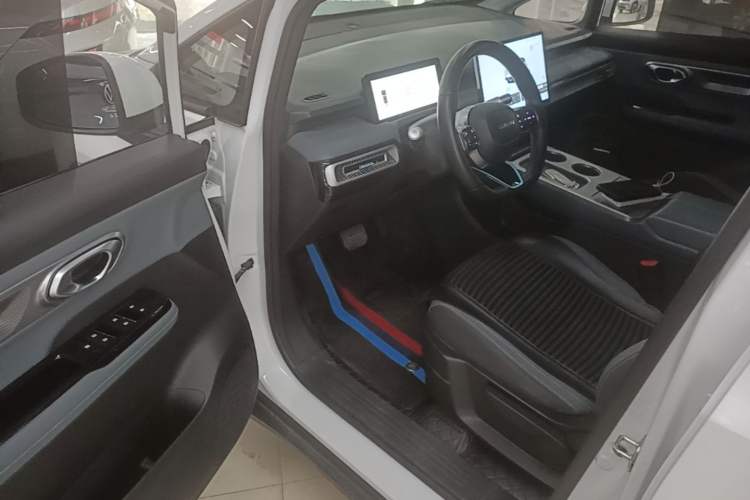 Used AION Y 2024 Plus 610 Intelligent Driving Version Driver Seat
