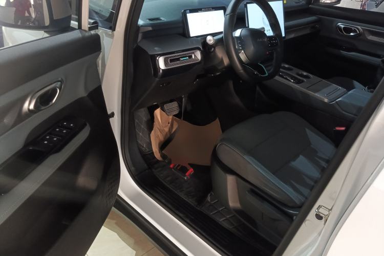 Used AION Y 2024 Younger Driver Seat