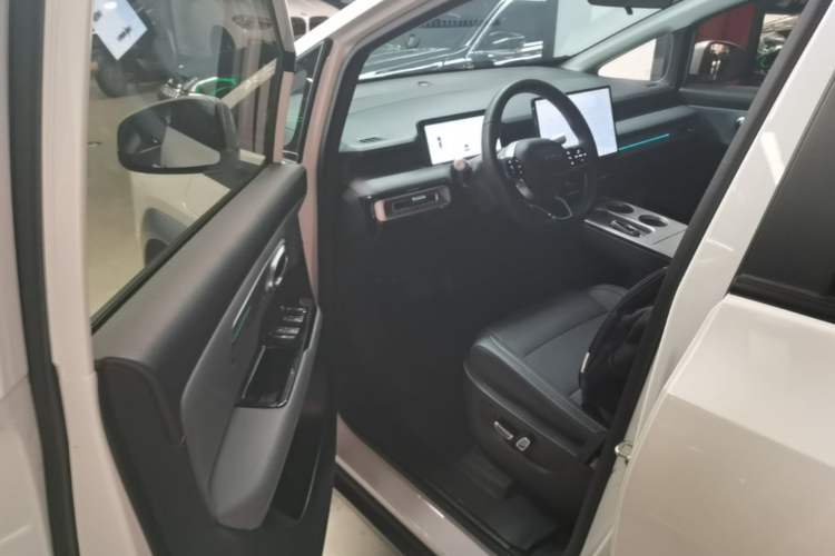 Used AION Y 2024 Plus 510 Intelligent Driving Version Driver Seat