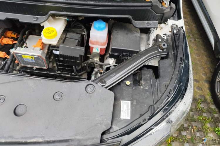 Used AION Y 2024 Younger Engine Bay Left