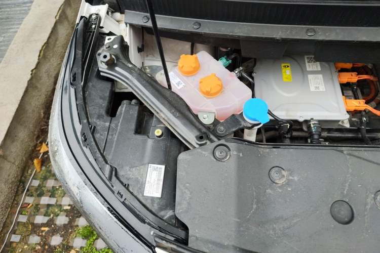 Used AION Y 2024 Younger Engine Bay Right