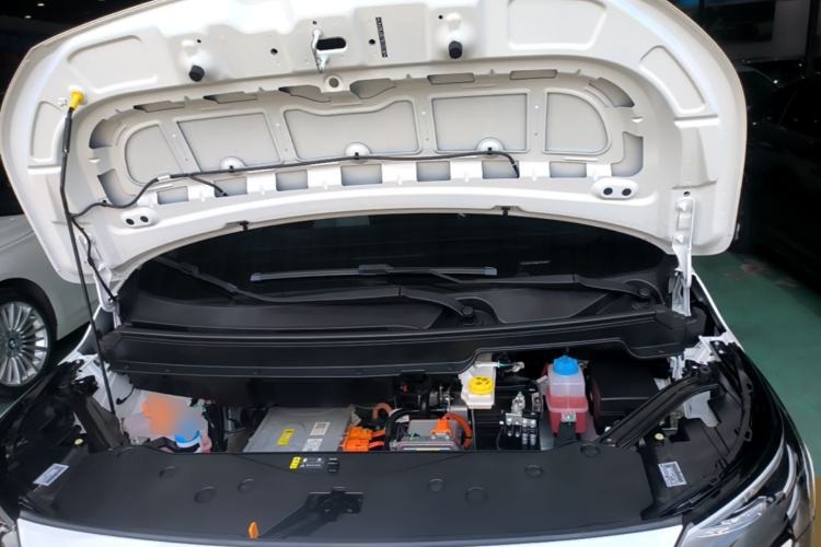Used AION Y 2024 Younger Engine Bay