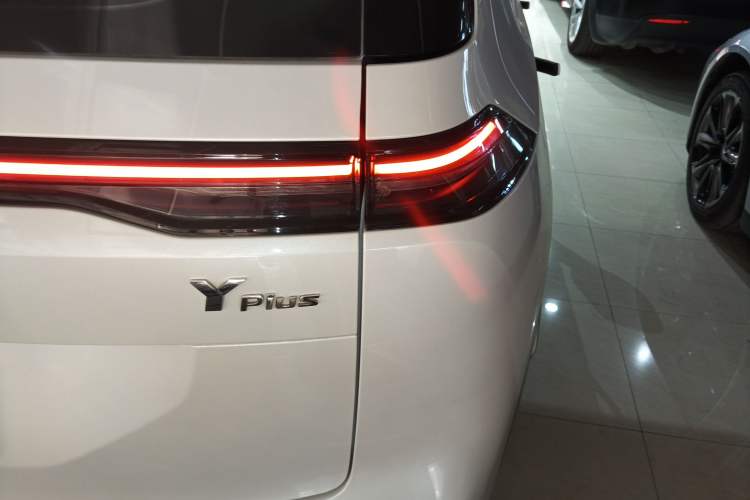 Used AION Y 2024 Younger Exterior 2