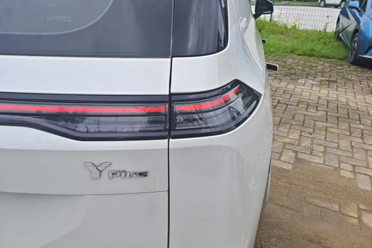 Used AION Y 2024 Younger Exterior 3