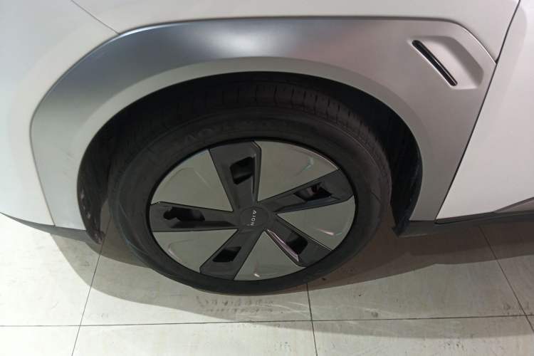 Used AION Y 2024 Younger Exterior 3