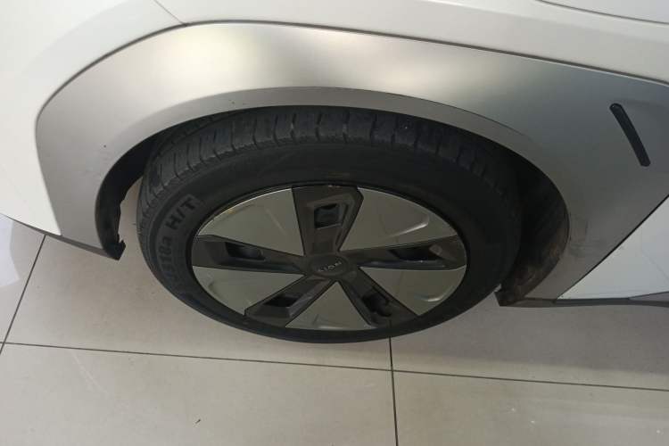 Used AION Y 2024 Younger Exterior 4