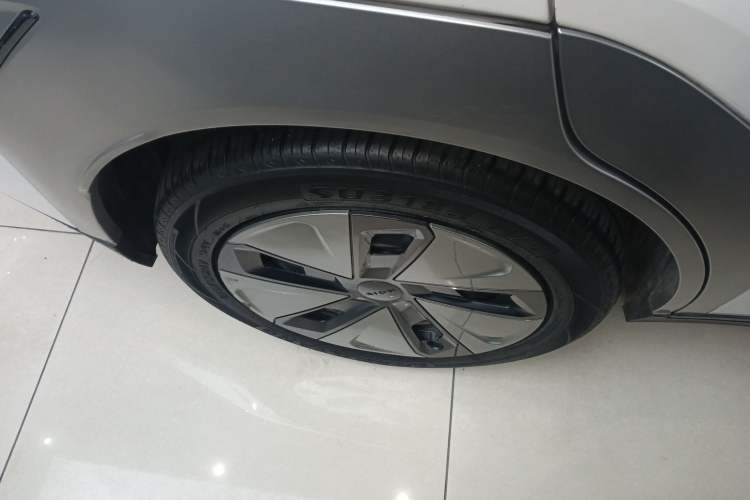 Used AION Y 2024 Younger Exterior 5