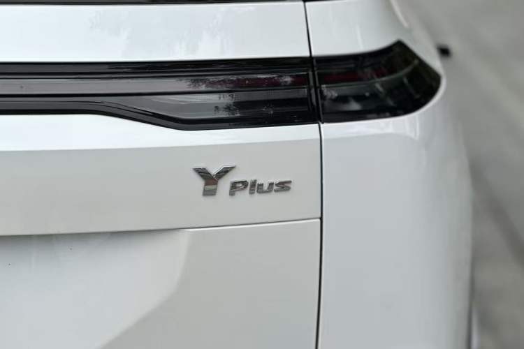 Used AION Y 2024 Younger Exterior 7