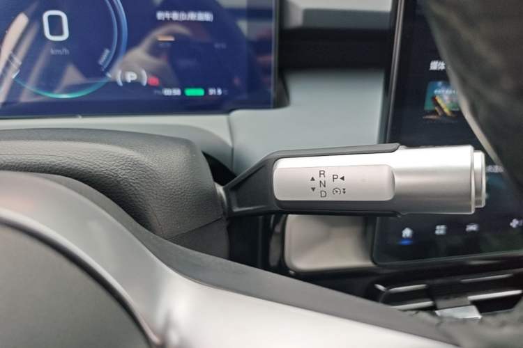 Used AION Y 2024 Younger Star Edition Gear Lever