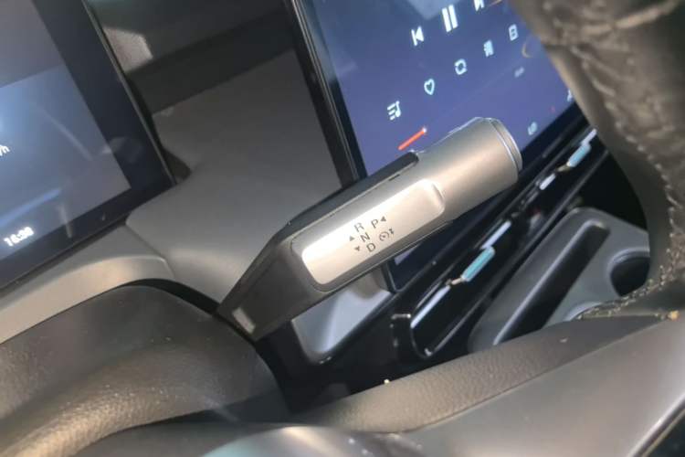 Used AION Y 2024 Plus 510 Intelligent Driving Version Gear Lever