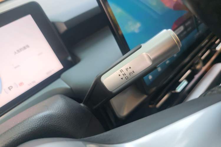 Used AION Y 2024 Younger Star Edition Gear Lever