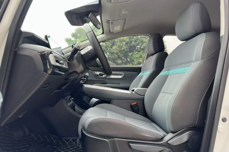 Used AION Y 2024 Younger Interior 1