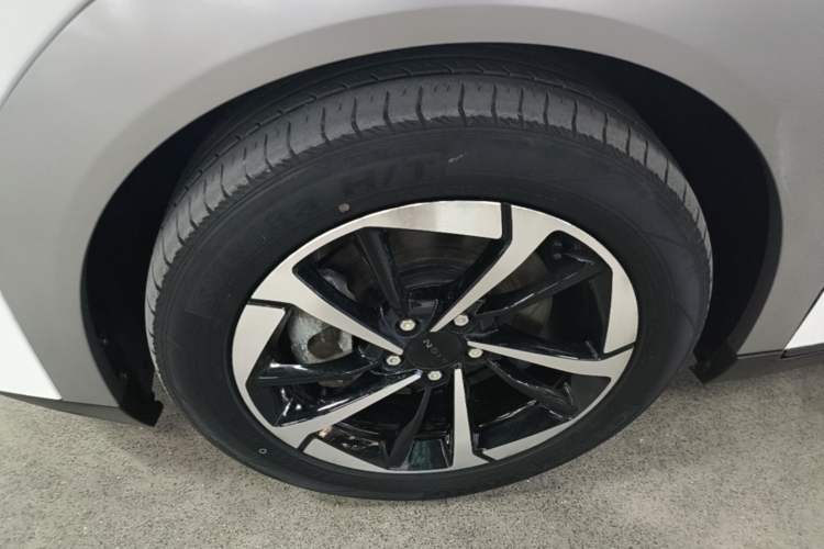 Used AION Y 2024 Plus 510 Intelligent Driving Version Left Front Wheel Hub