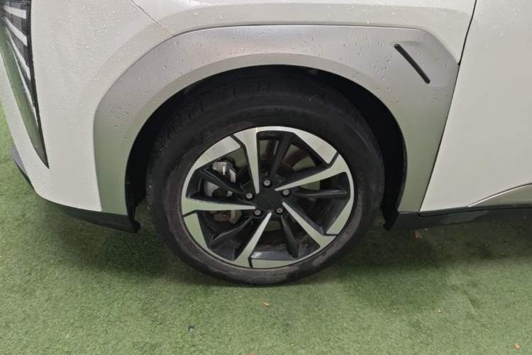 Used AION Y 2024 Plus 510 Intelligent Driving Version Left Front Wheel Hub