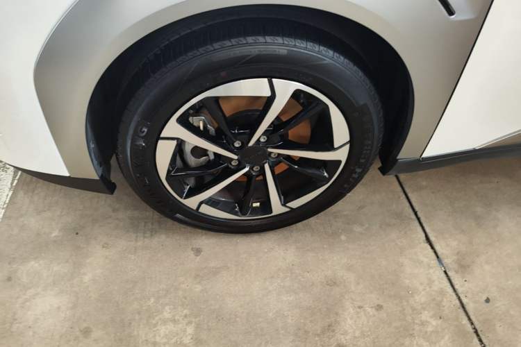 Used AION Y 2024 Plus 610 Intelligent Driving Version Left Front Wheel Hub