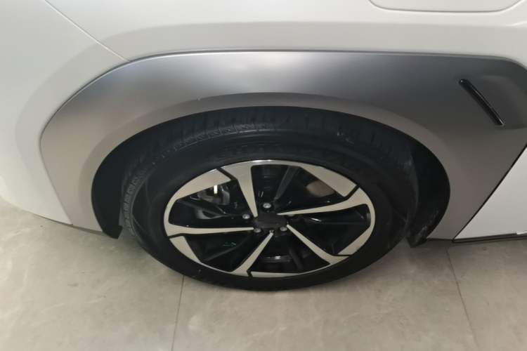 Used AION Y 2024 Plus 510 Intelligent Driving Version Left Front Wheel Hub