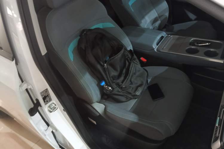 Used AION Y 2024 Younger Right Front Seat
