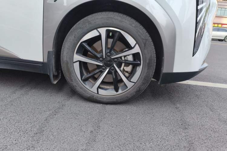 Used AION Y 2024 Plus 610 Intelligent Driving Version Right Front Wheel Hub