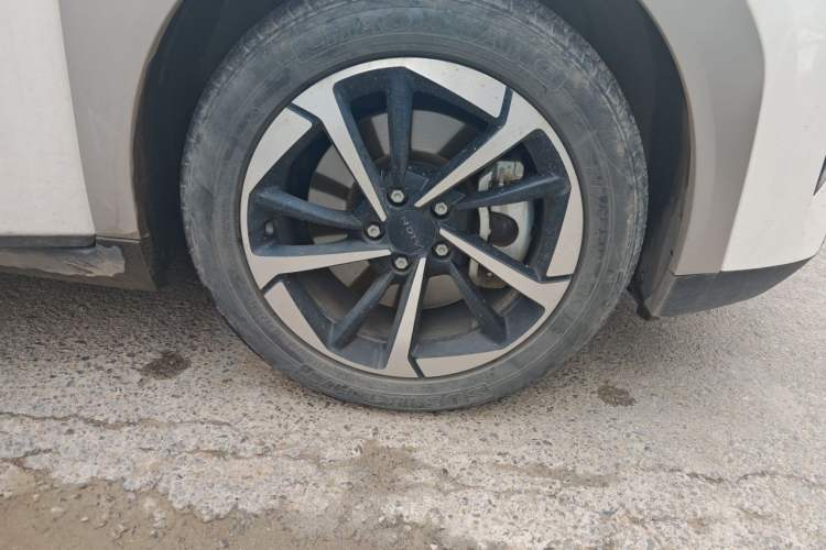Used AION Y 2024 Plus 510 Intelligent Driving Version Right Front Wheel Hub