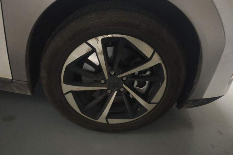 Used AION Y 2024 Plus 510 Intelligent Driving Version Right Front Wheel Hub