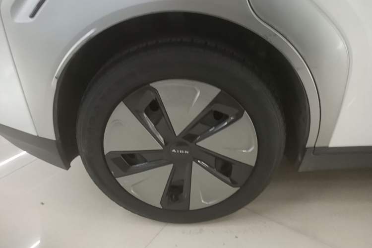Used AION Y 2024 Plus 610 Intelligent Driving Version Right Rear Wheel Hub