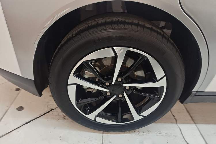 Used AION Y 2024 Plus 510 Intelligent Driving Version Right Rear Wheel Hub