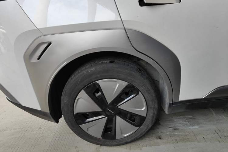 Used AION Y 2024 Plus 510 Intelligent Driving Version Right Rear Wheel Hub