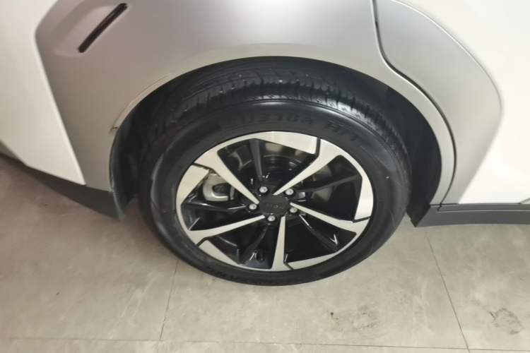 Used AION Y 2024 Plus 510 Intelligent Driving Version Right Rear Wheel Hub
