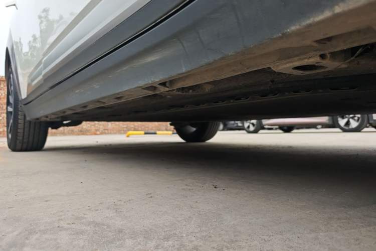 Used AION Y 2024 Younger Star Edition Right Side Sill
