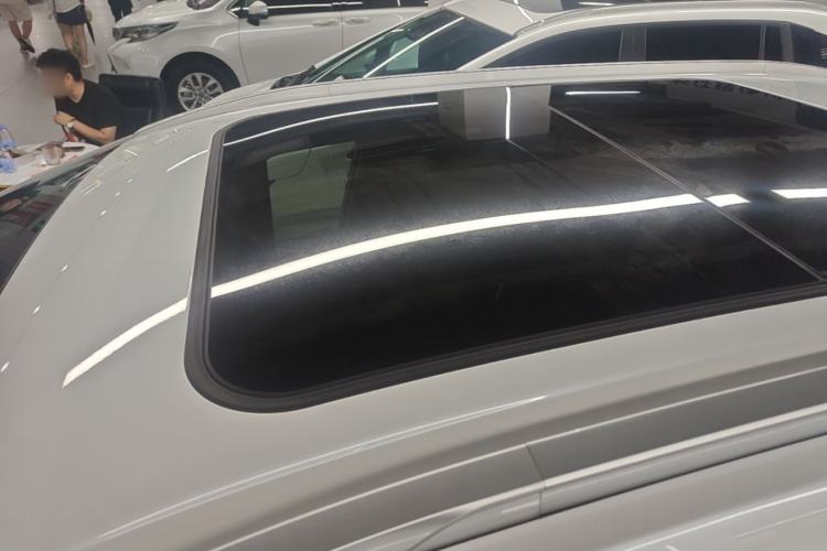 Used AION Y 2024 Younger Star Edition Roof