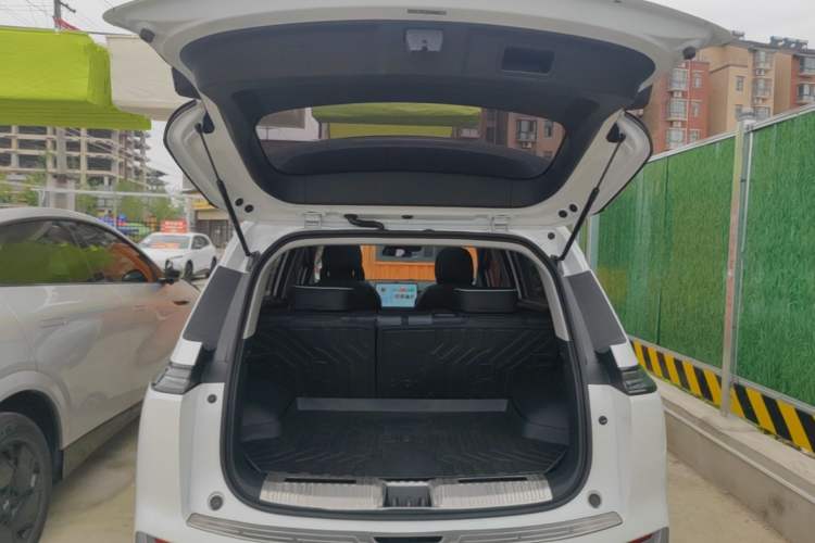Used AION Y 2024 Younger Trunk