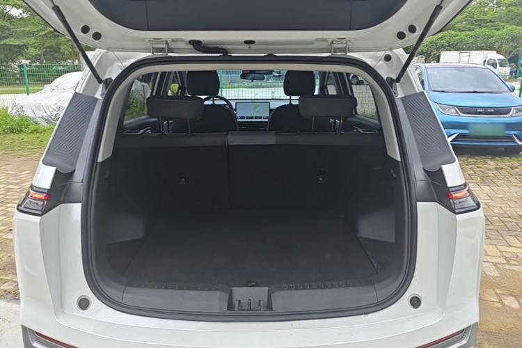 Used AION Y 2024 Younger Trunk