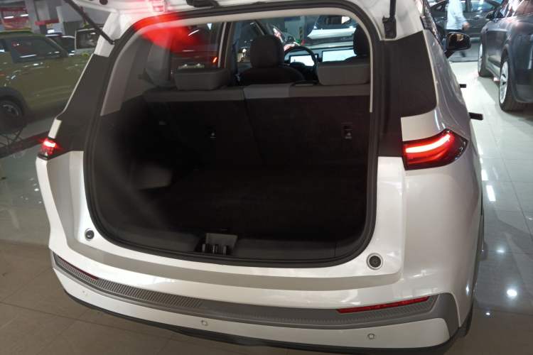 Used AION Y 2024 Younger Trunk