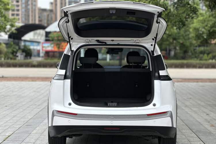 Used AION Y 2024 Younger Trunk