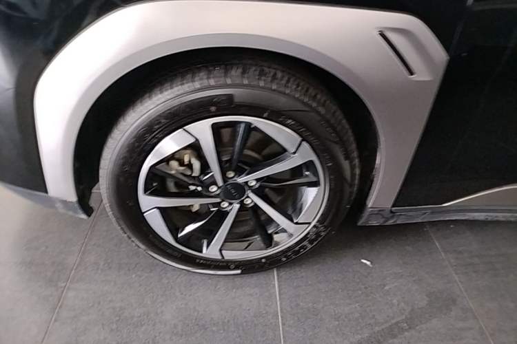 Used AION Y 2025 Plus 510 Enjoy Edition Left Front Wheel Hub