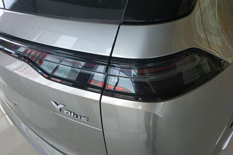 Used AION Y 2025 Plus 510 Zhihao Edition Right Rear Taillight