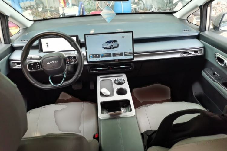 Used AION Y 2025 Plus 510 Smart Edition Center Console