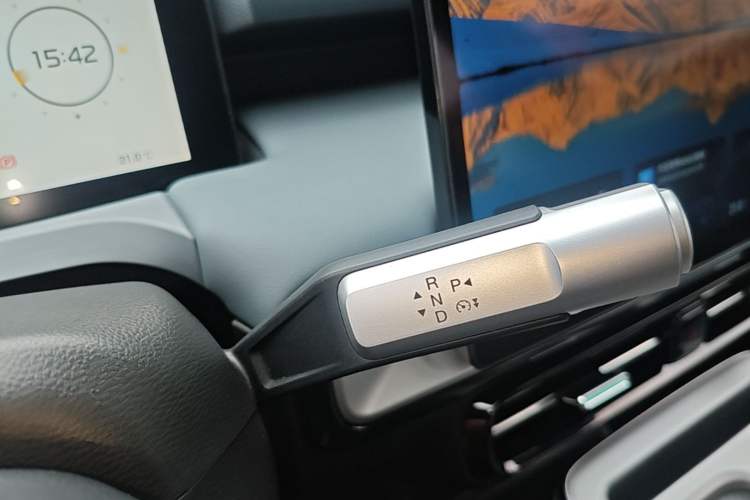 Used AION Y 2025 Plus 510 Enjoy Edition Gear Lever