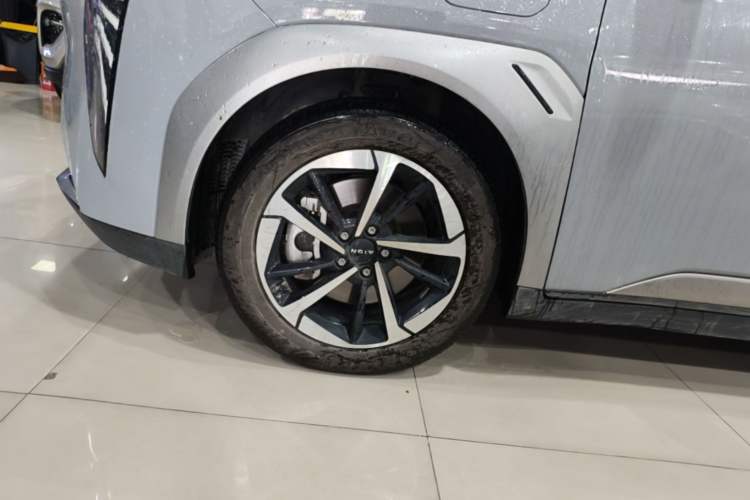 Used AION Y 2025 Plus 510 Zhihao Edition Left Front Wheel Hub