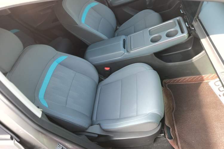 Used AION Y 2025 Plus 510 Enjoy Edition Right Front Seat
